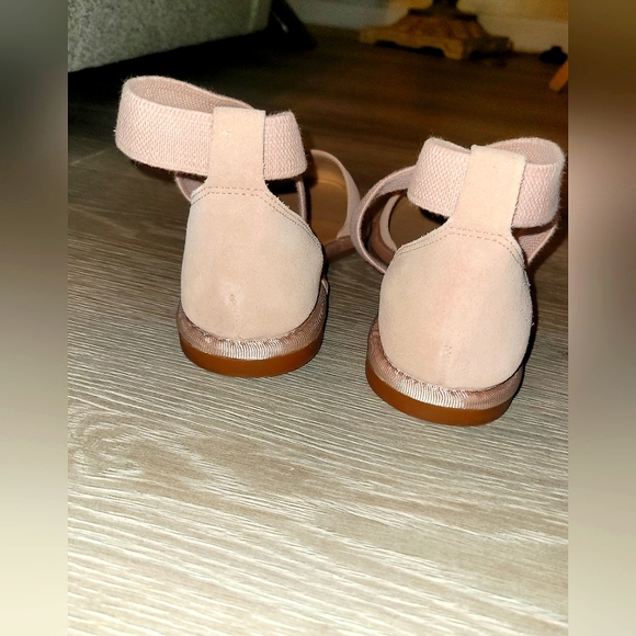 Lucky Brand Womens Atlyi Suede Ankle Strap Flats. (Cameo Rose) - Picture 2 of 6